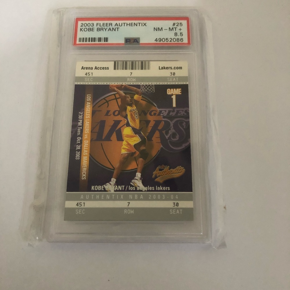 2003 Fleer Authentix Kobe Bryant